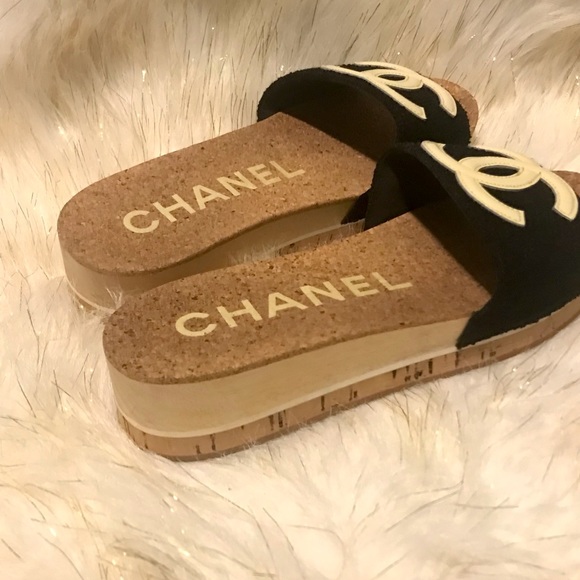 Chanel lovely slides Interlocking CC Logo Patent leather and tweed❤️cork mules. - Picture 14 of 16